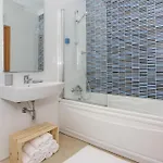 3-bedroom With Pool Gym & Jacuzzi *