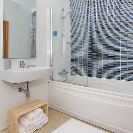 3-bedroom With Pool Gym & Jacuzzi *