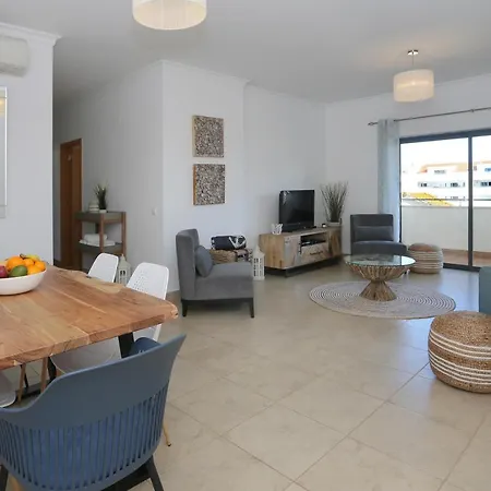 Apartment 3 Bedroom With Indoor Pool *