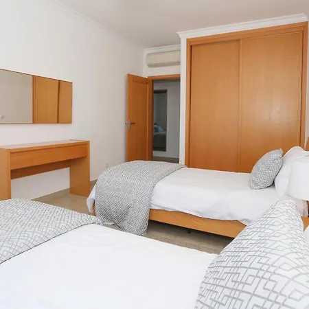 Apartment 3 Bedroom With Indoor Pool Lagos