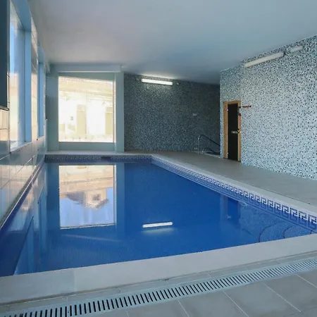 Apartment 3 Bedroom With Indoor Pool