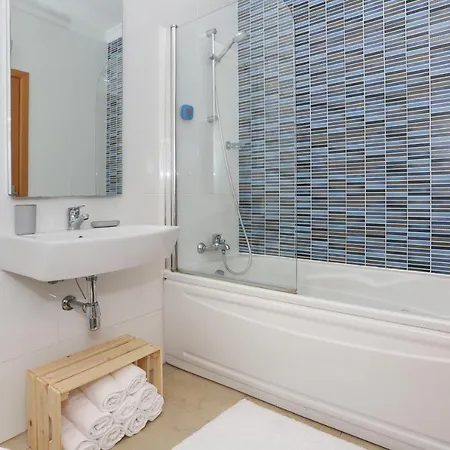 Apartment 3 Bedroom With Indoor Pool Lagos