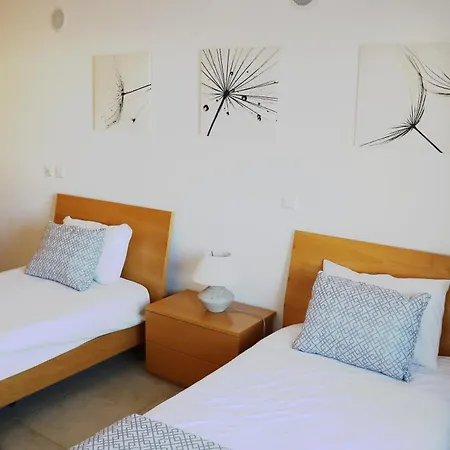 3 Bedroom With Indoor Pool Apartment *